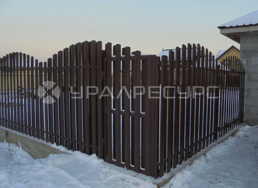 Ограждение из евро штакетника в К/П Алые Паруса